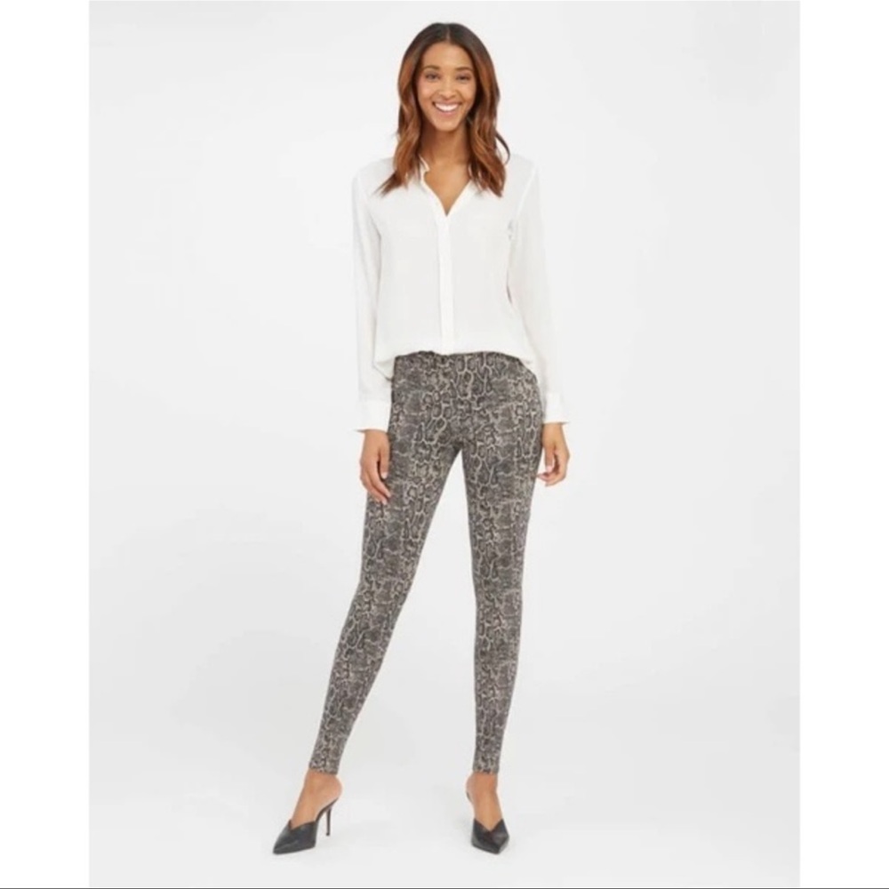 Spanx Jeanish Ankle Leggings in Taupe Snakeskin Medium